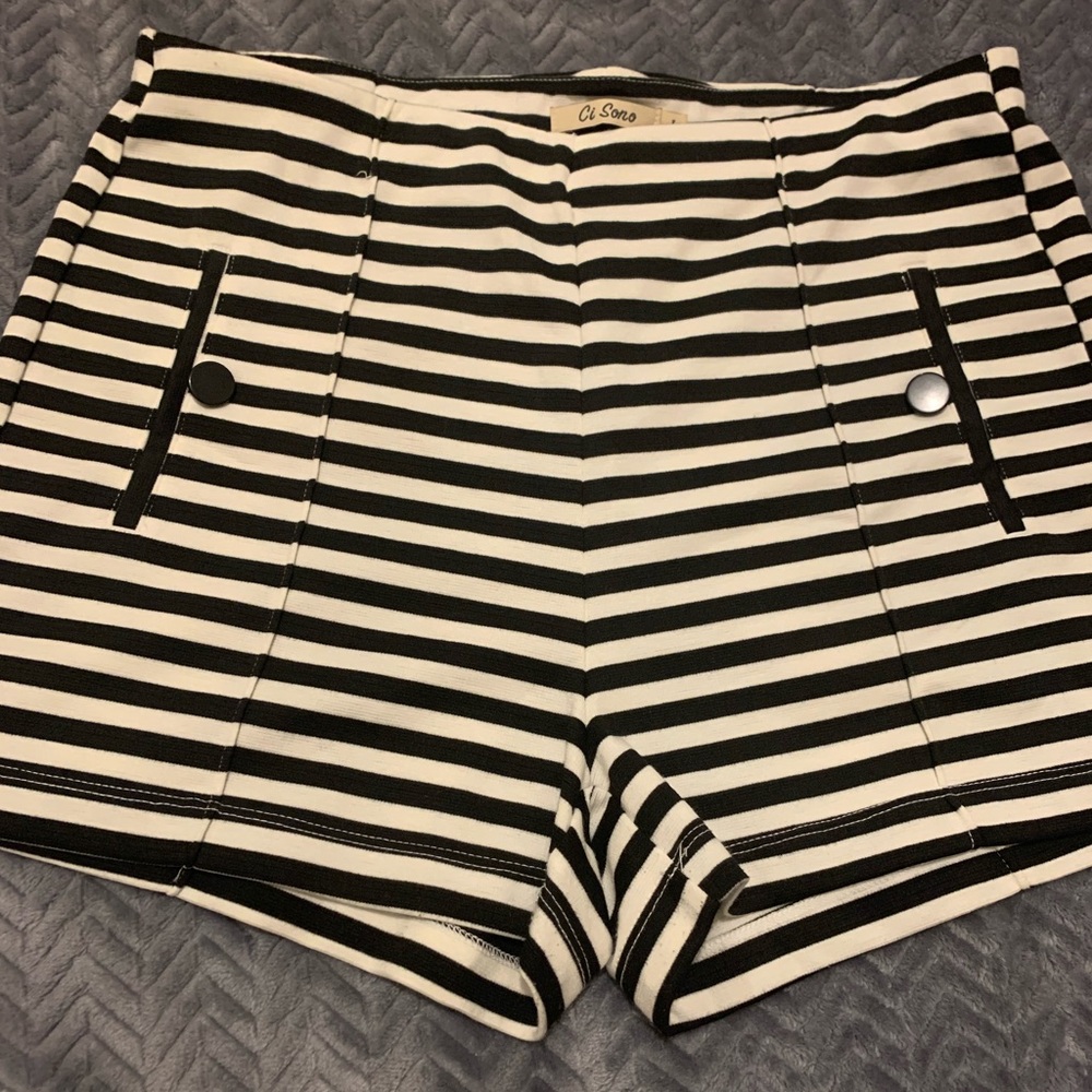 Ci Sono || Striped (black and white) Shorts